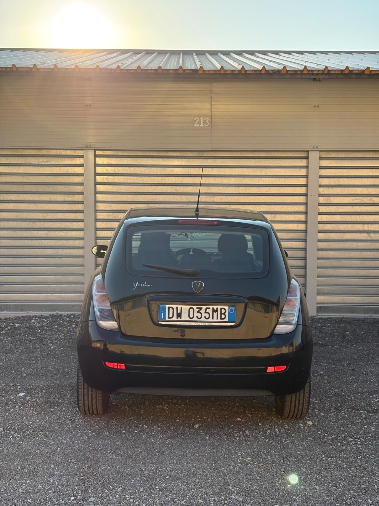 Lancia Ypsilon 1.4 Argento Ecochic GPL