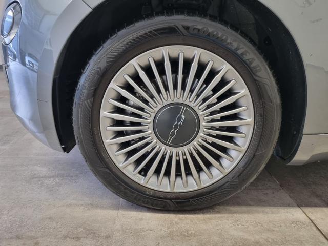 FIAT 500e 3+1 42 kWh La Prima