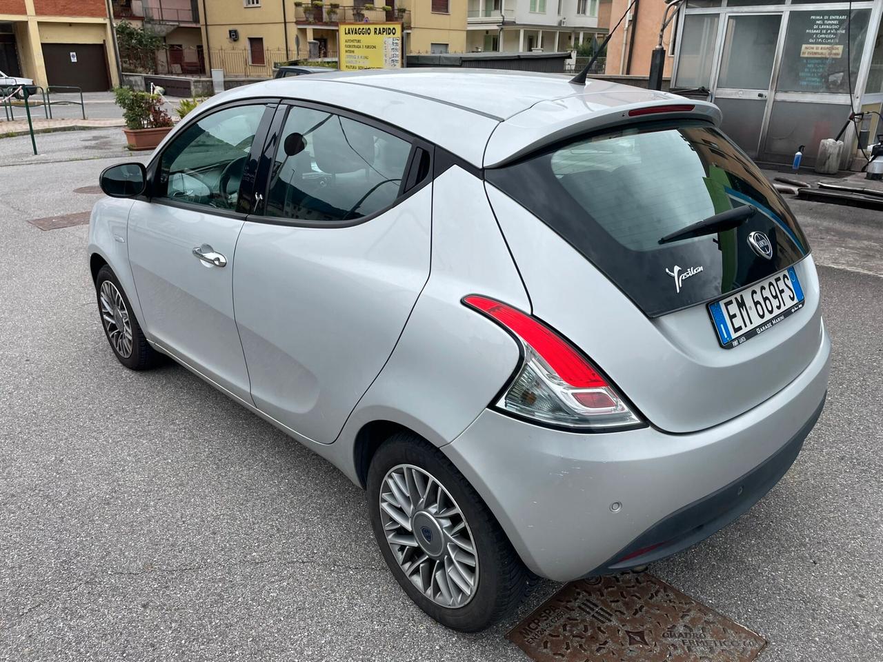Lancia Ypsilon 1.2 69 CV 5 porte S&S Platinum