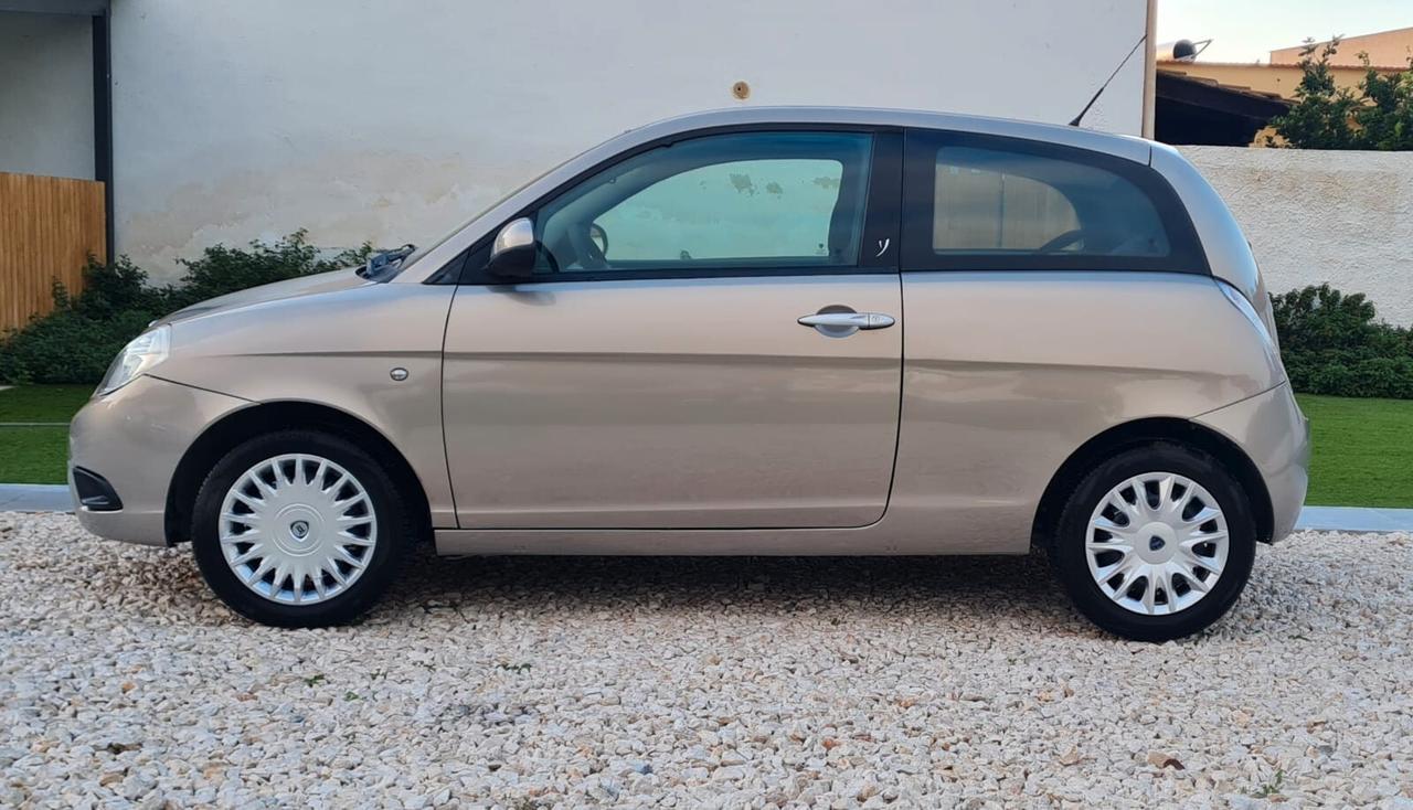 Lancia Ypsilon 1.3 MJT 75 CV New Oro