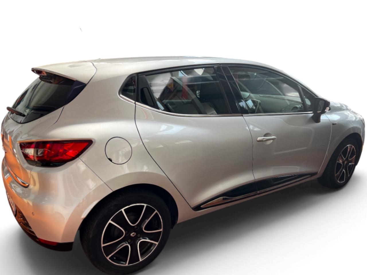 Renault Clio 1.2 75CV 5 porte Zen Si Neopatentati