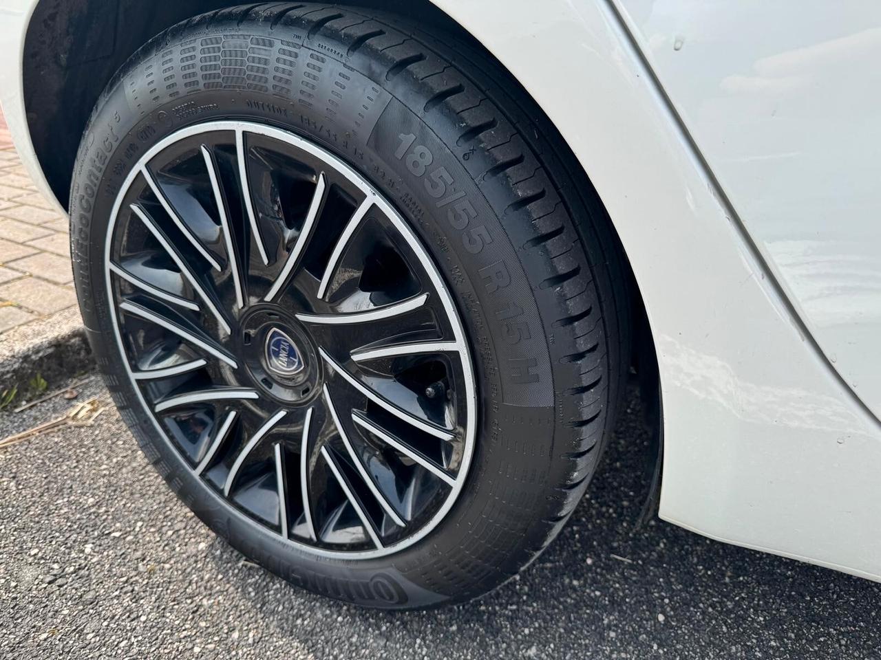 Lancia Ypsilon 1.2 5 porte GPL Platinum ok neopatentati