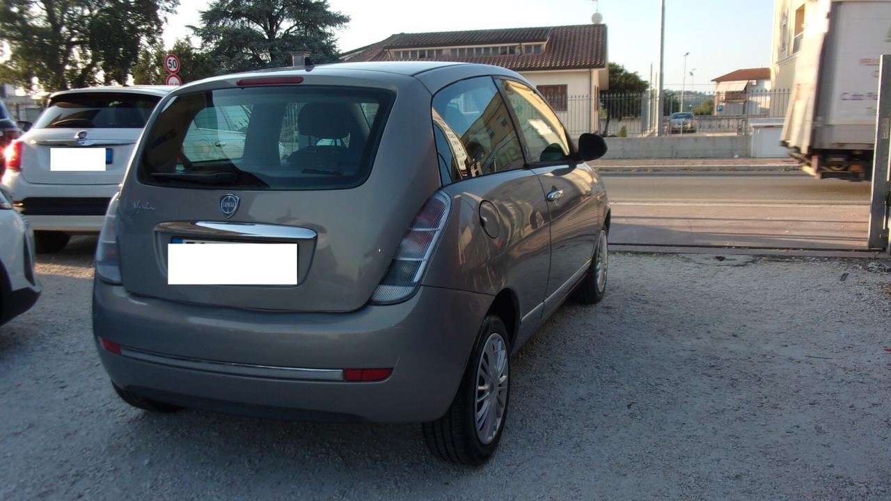 Lancia Ypsilon 1.2 69 CV Unyca