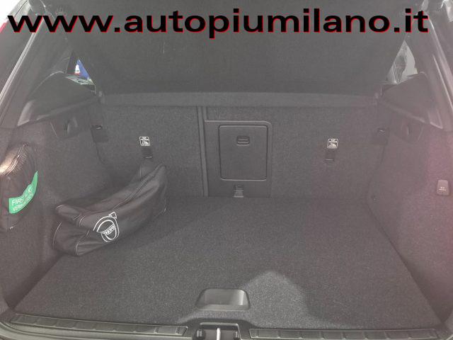 VOLVO XC40 T3 Momentum Core