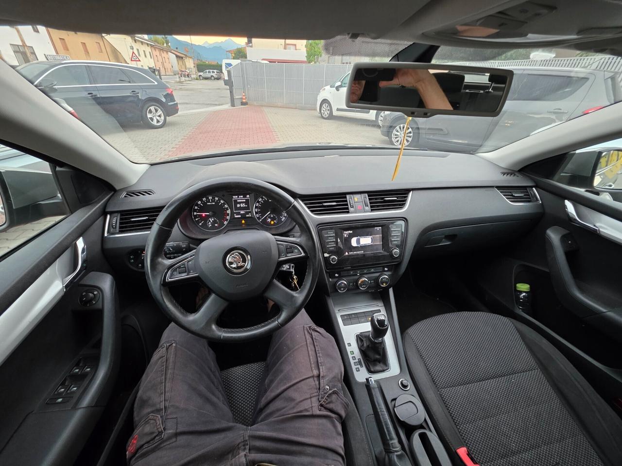 Skoda Octavia 1.6 TDI CR 105CV DSG full