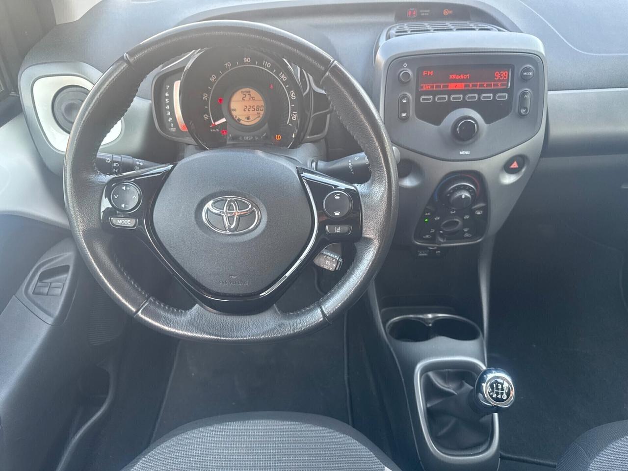 Toyota Aygo Connect 1.0 VVT-i 72 CV 5 porte x-play
