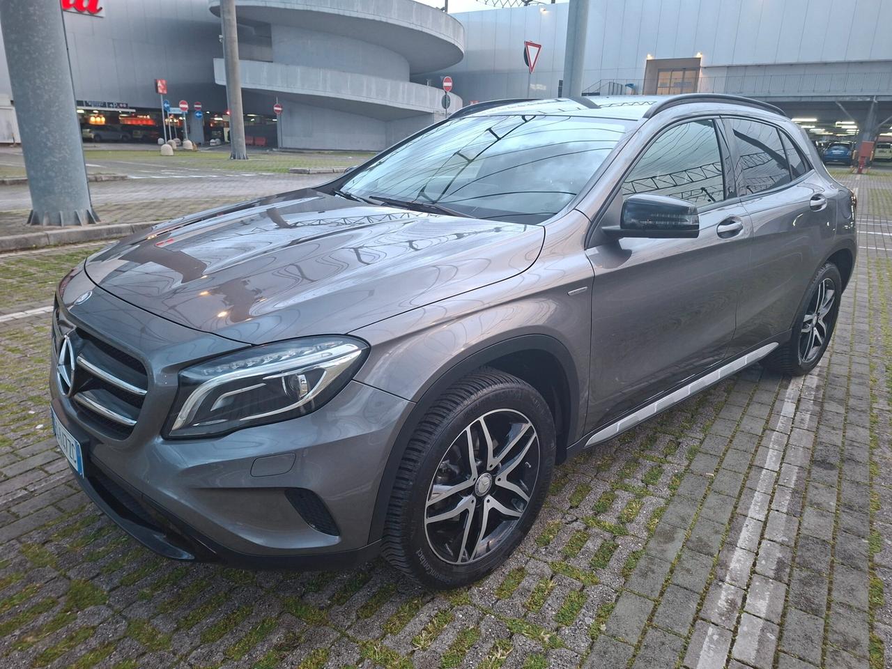 Mercedes-benz GLA 180 d Premium