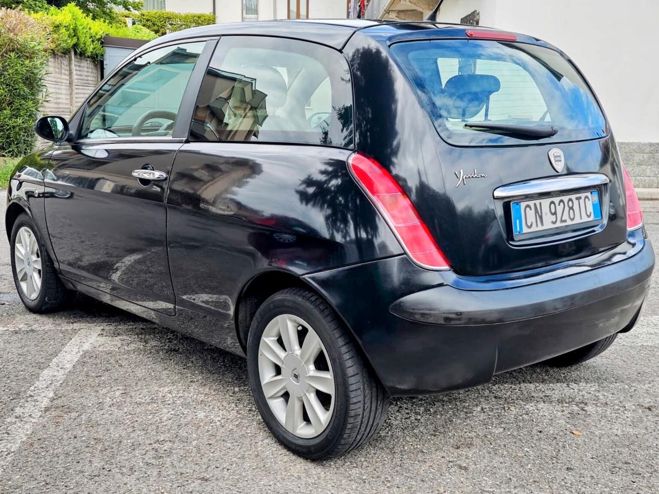 Lancia Ypsilon 1.2 16V Platino