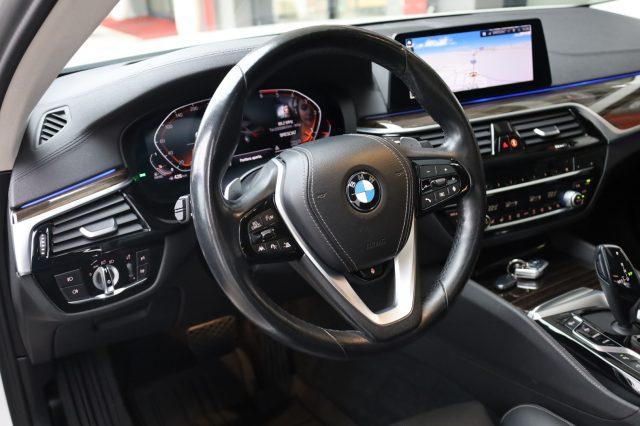 BMW 530 d xDrive 249CV Berlina Live Cockpit HeadUp Tetto