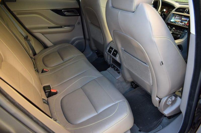 Jaguar F-Pace 3.0 D V6 300 CV AWD aut. R-Sport
