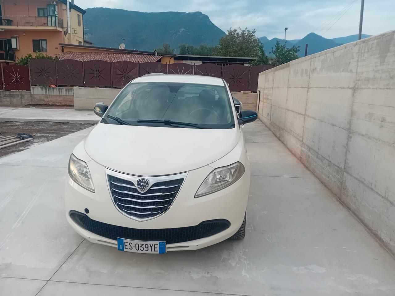 Lancia Ypsilon 0.9 TwinAir 85 CV 5 porte Metano Ecochic Elefantino