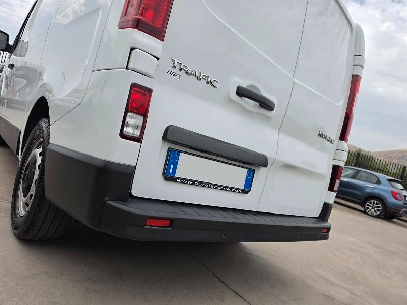 RENAULT Trafic T27 2.0 dCi 150 L1H1 TOUCH 8 CAM 23