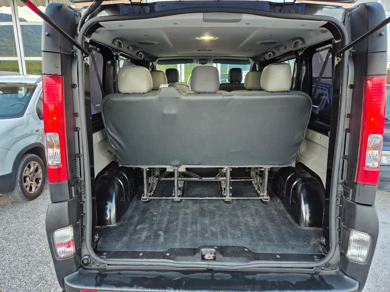 RENAULT TRAFIC 8 POSTI VERGLAST