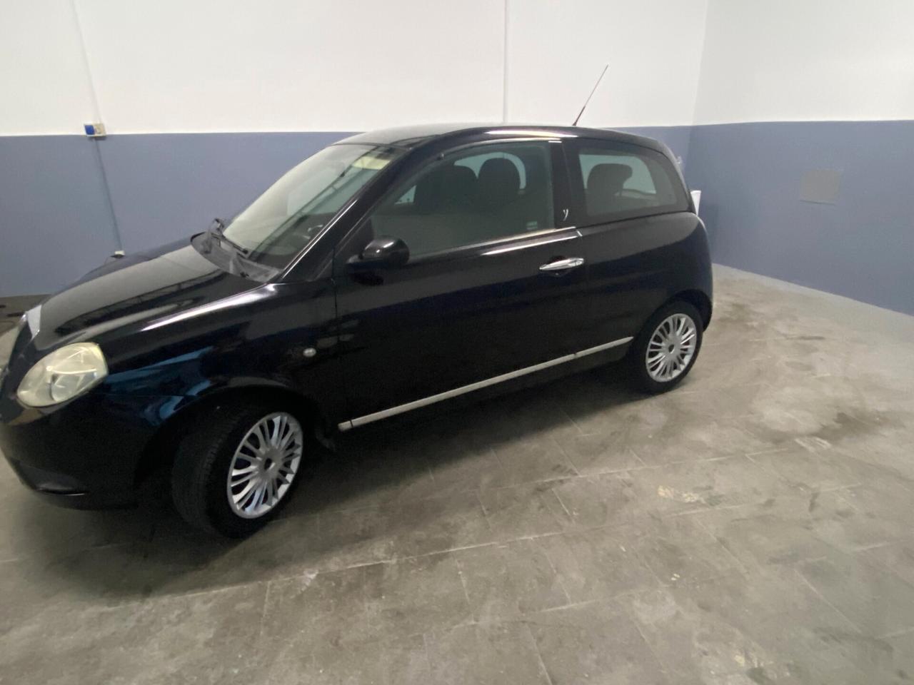 Lancia Ypsilon 1.2 Argento/solo 130.000km