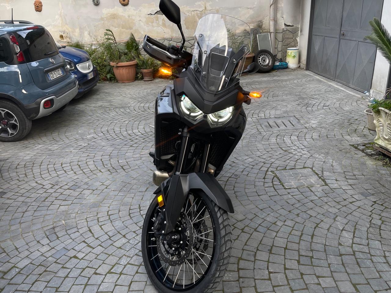 HONDA AFRICA TWIN CAMBIO AUTOMATICO DCT GARANZIA