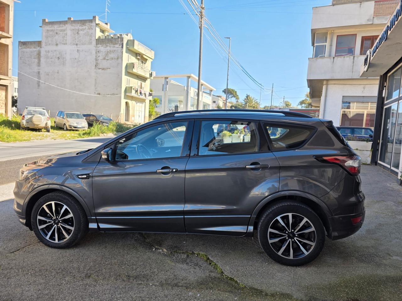 Ford Kuga 1.5 TDCI 120 CV S&S 2WD ST-Line