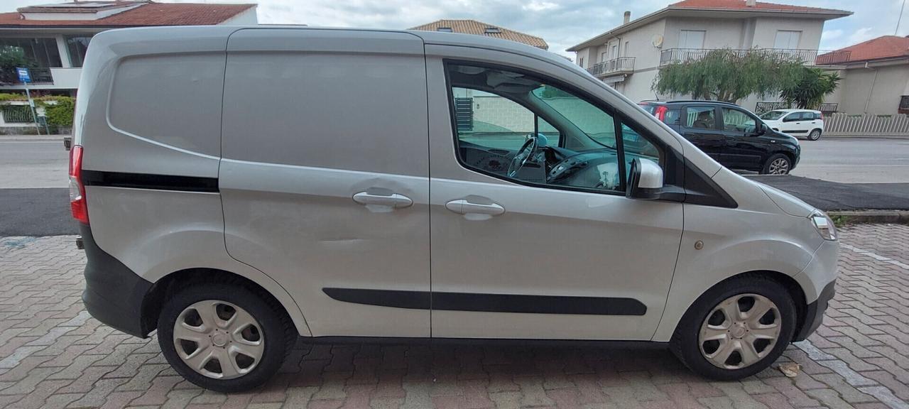 FORD TRANSIT COURIER 1,5 DIESEL 80 CV TELEFONO USB IMPECCABILE PREZZO COMPRESO IVA