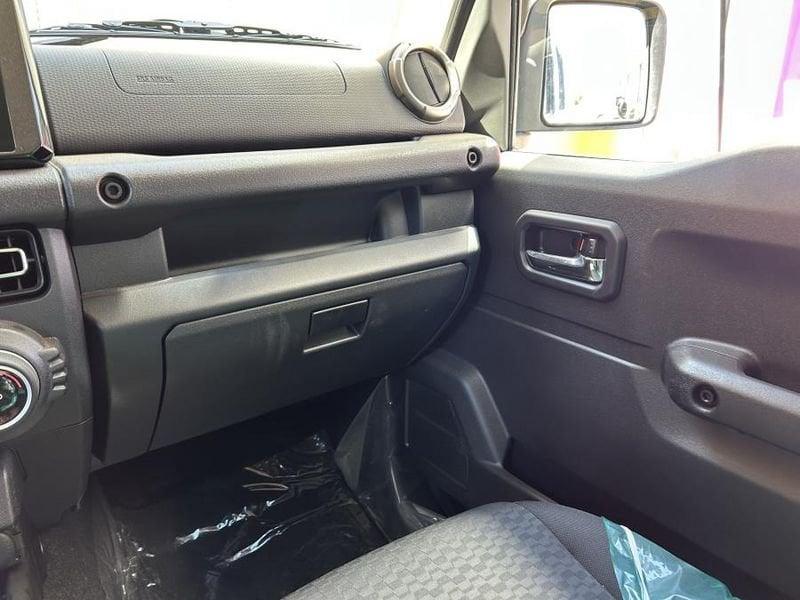 Suzuki Jimny 1.5 AT 5 PORTE 4 POSTI AUTOVETTURA PRONTA CONSEGNA