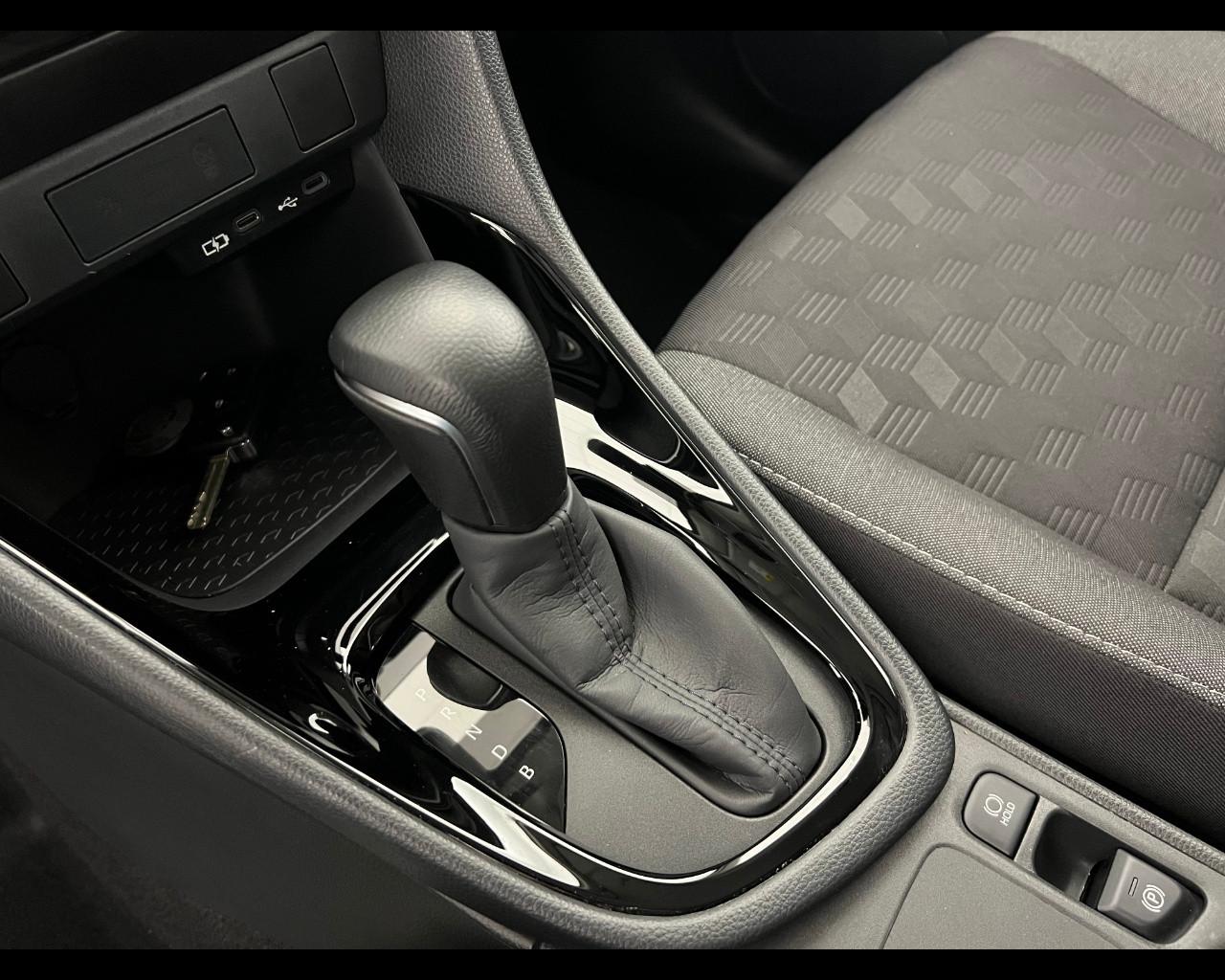 TOYOTA Yaris 1.5h Trend