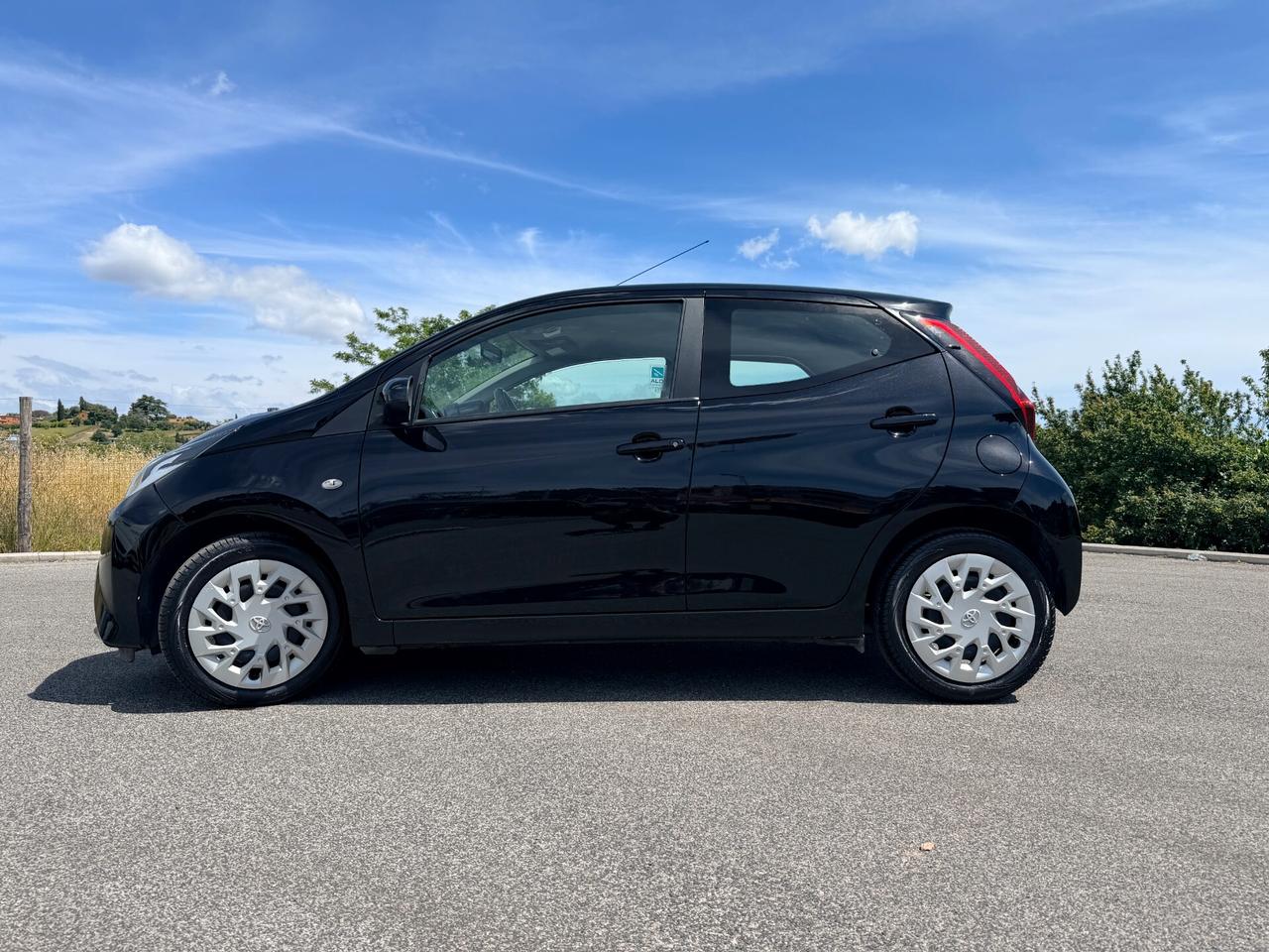 Toyota Aygo 1.0 VVT-i 72 CV 5 porte x-cool MMT