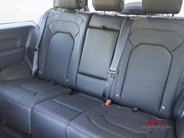 LAND ROVER Defender 90 AWD 3DR RWB X-Dynamic SE 200PS Auto
