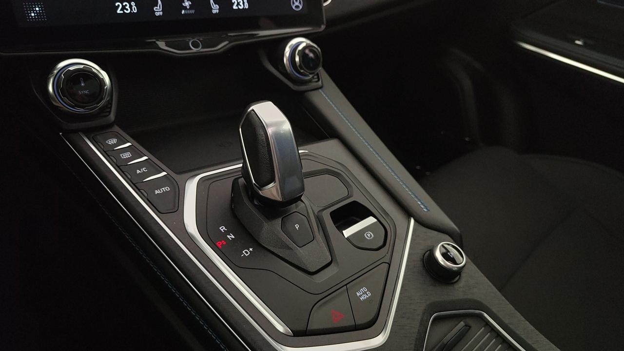 LYNK & CO 01 1.5 t hev auto