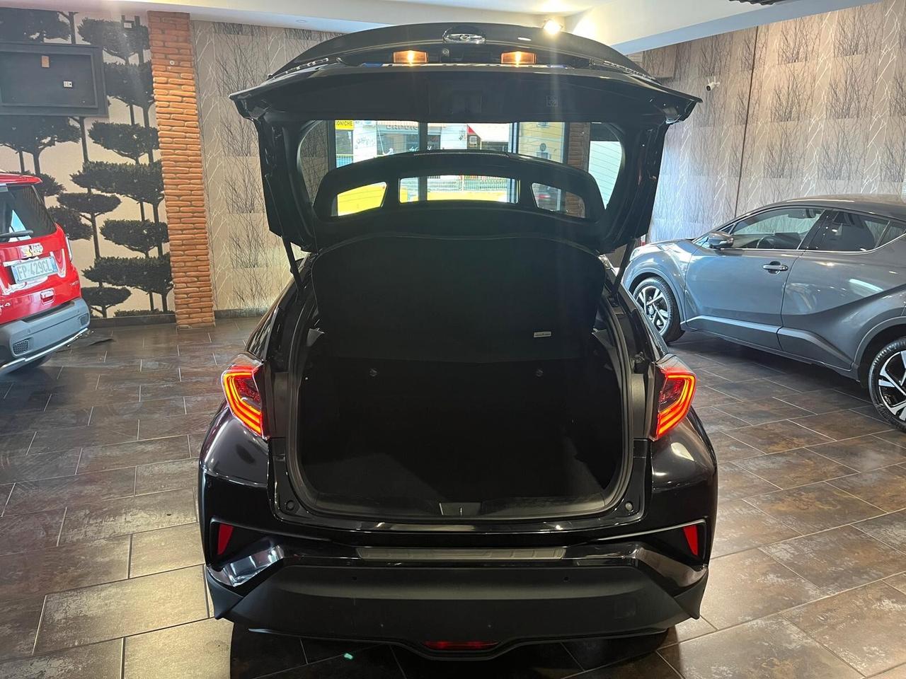 Toyota C-HR 1.8 Hybrid E-CVT Lounge