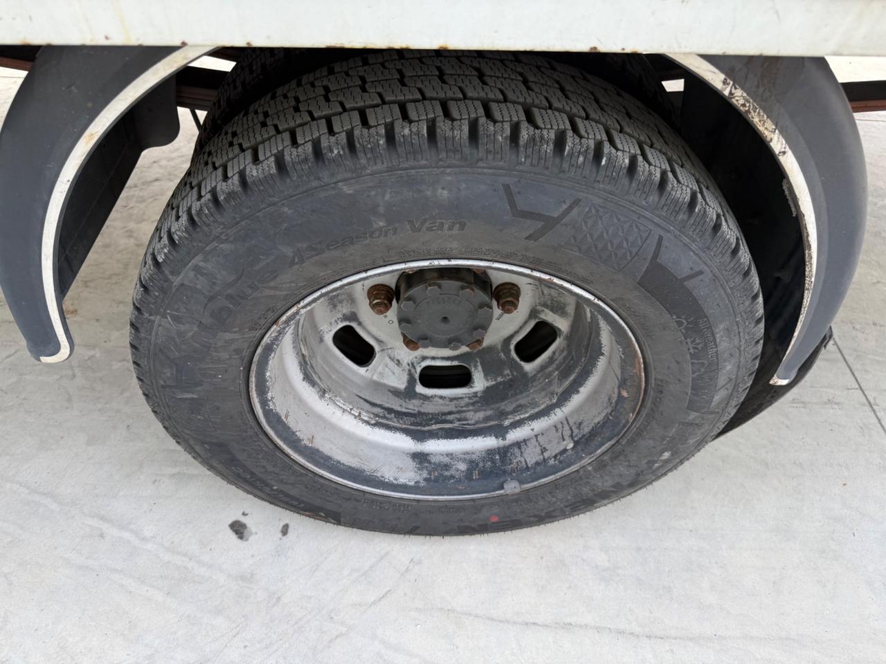Iveco Daily 35C16 cassone fisso con gru FASSI F32A