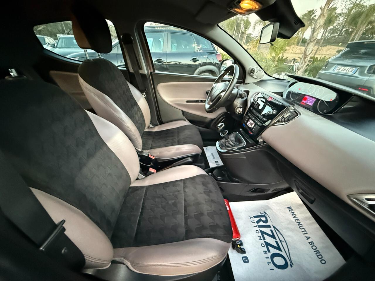 Lancia Ypsilon 1.2 69 CV ELLE limited edition pelle xenon 12/2014