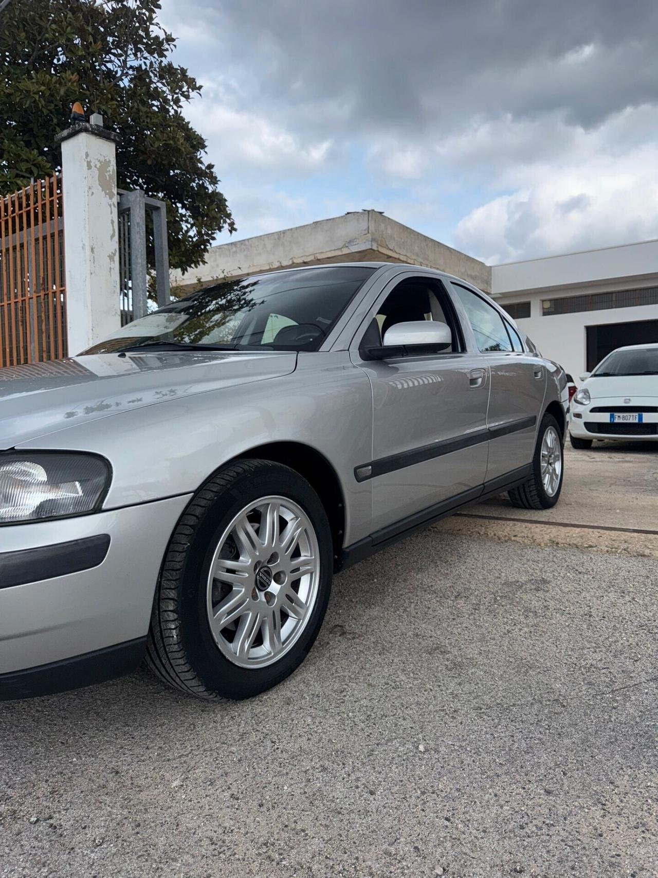 Volvo S60 2.4 D5 20V cat Summum