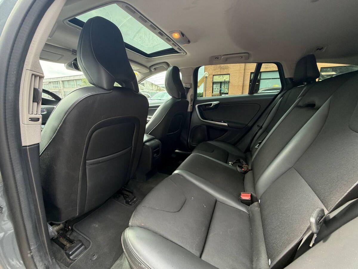 Volvo V60 Cross Country V60 c.country 2.4 D4 Business Plus awd geartronic