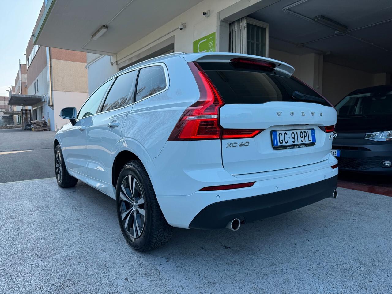 Volvo XC60 2.0 b4 MomentumPro AWD GEARTRONIC PROMO