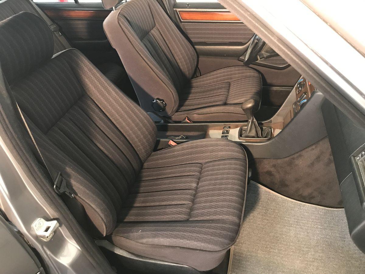 MERCEDES 200 E
