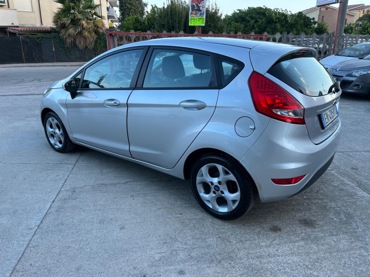 Ford Fiesta 1.4 TDCi 70CV 5 porte Titanium