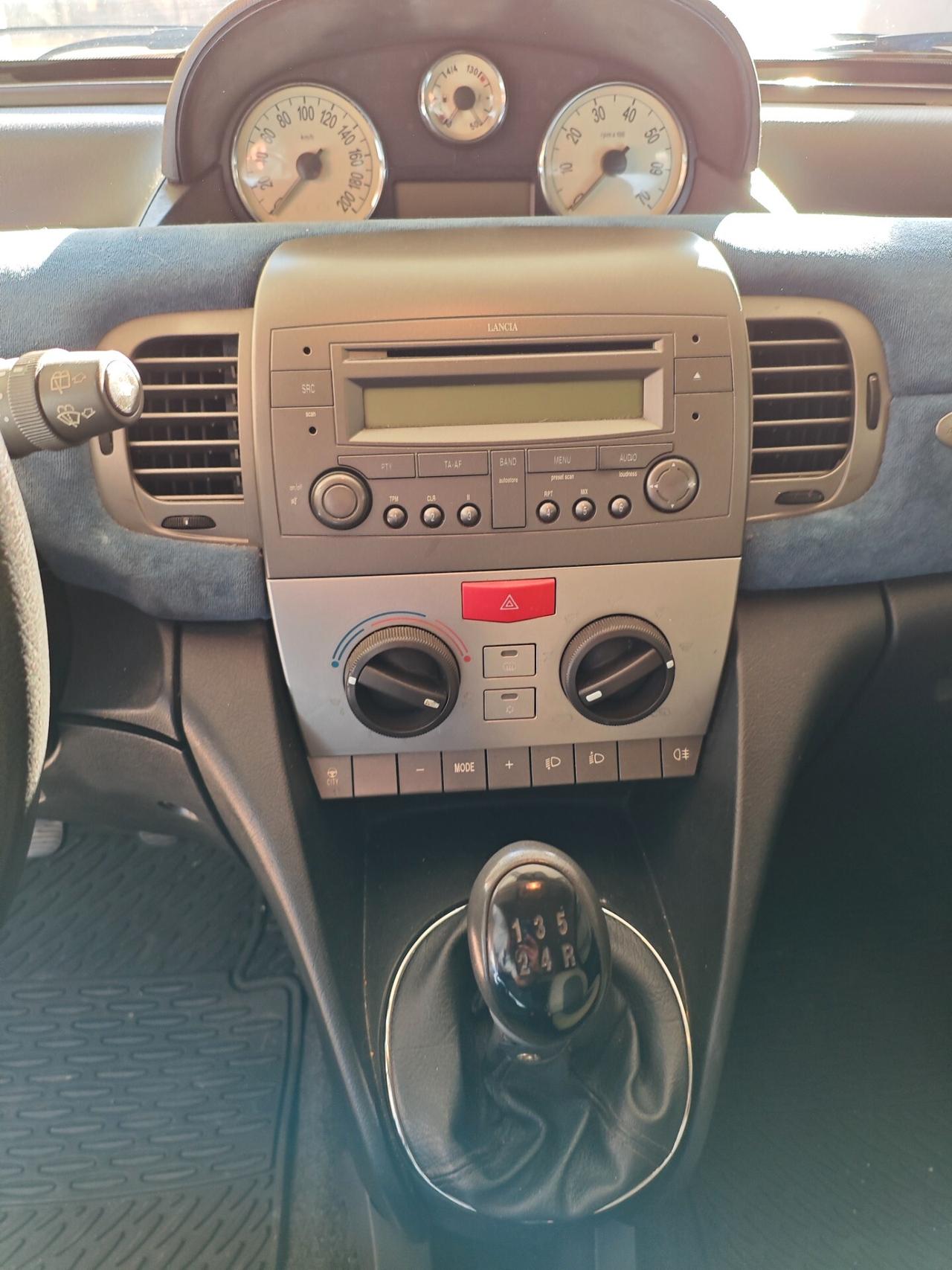 Lancia Ypsilon 1.2 16V Platino