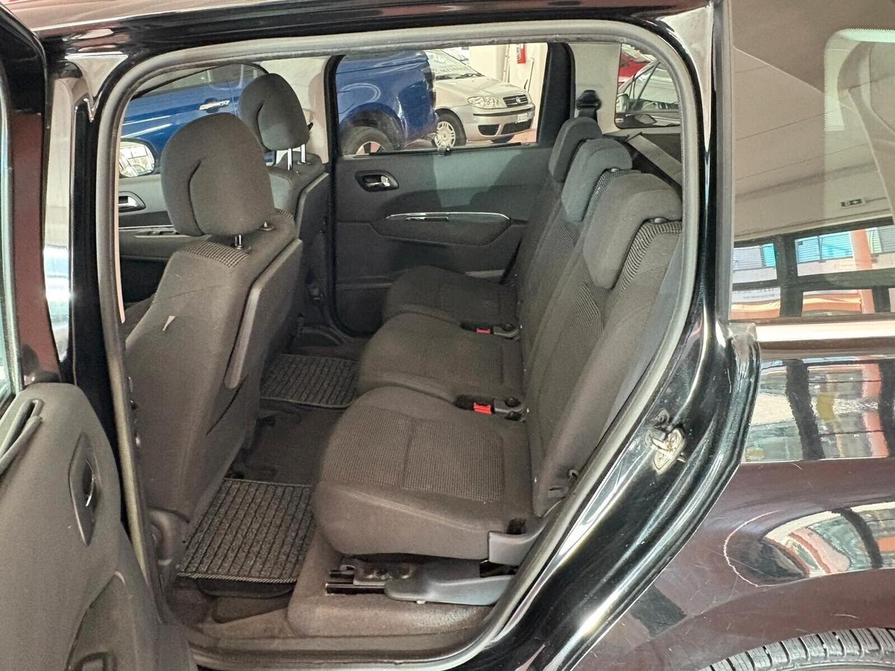 PEUGEOT 5008 DIESEL 1.6 CV112 con Km 185.832 certificati Garanzia 12 mesi