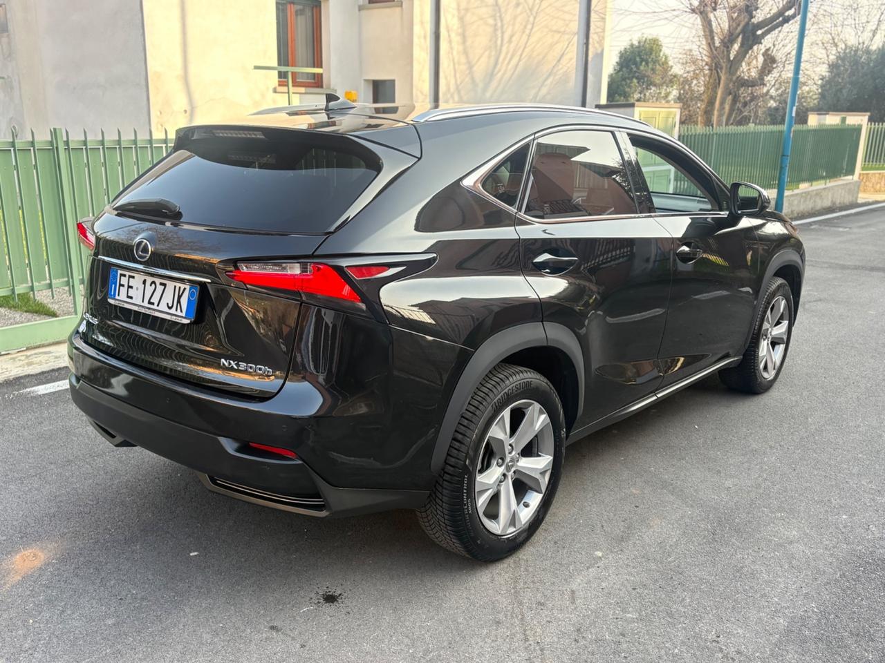 Lexus NX 300h Hybrid 4WD Luxury FULL OPTIONAL