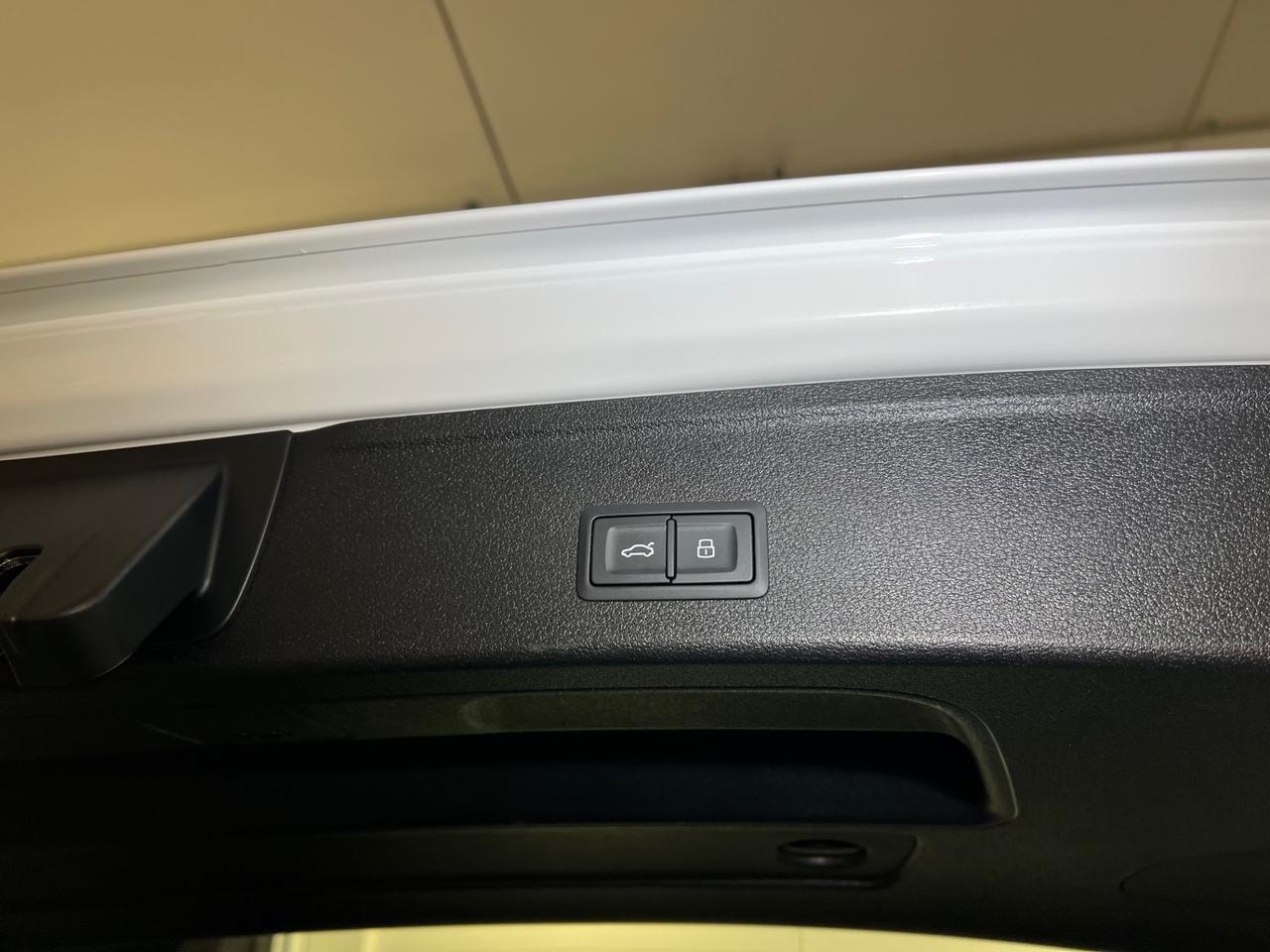 Audi A4 Avant 40 TDI quattro S tronic Business Advanced