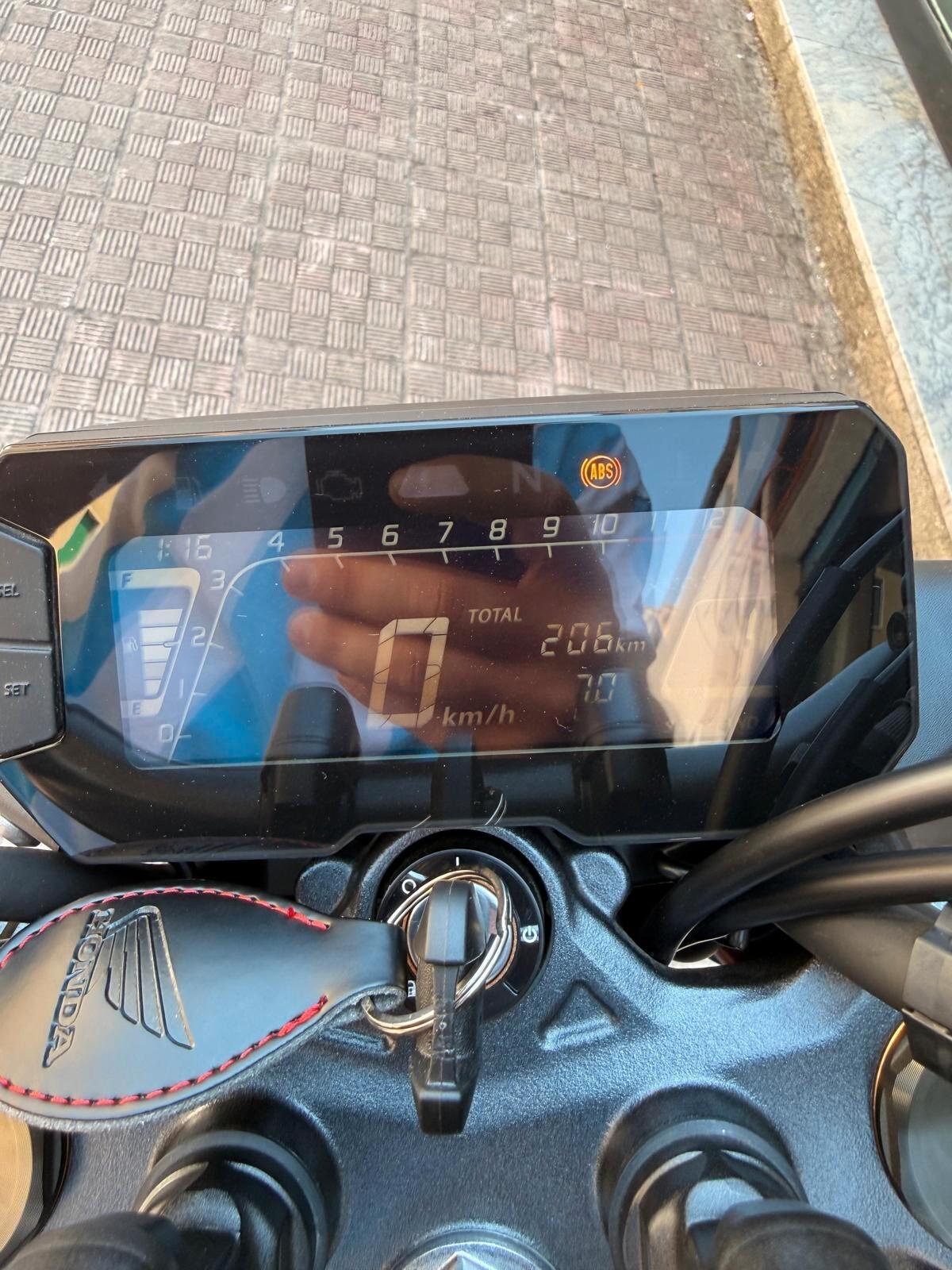 Honda CB 300 R - Solo 206 km