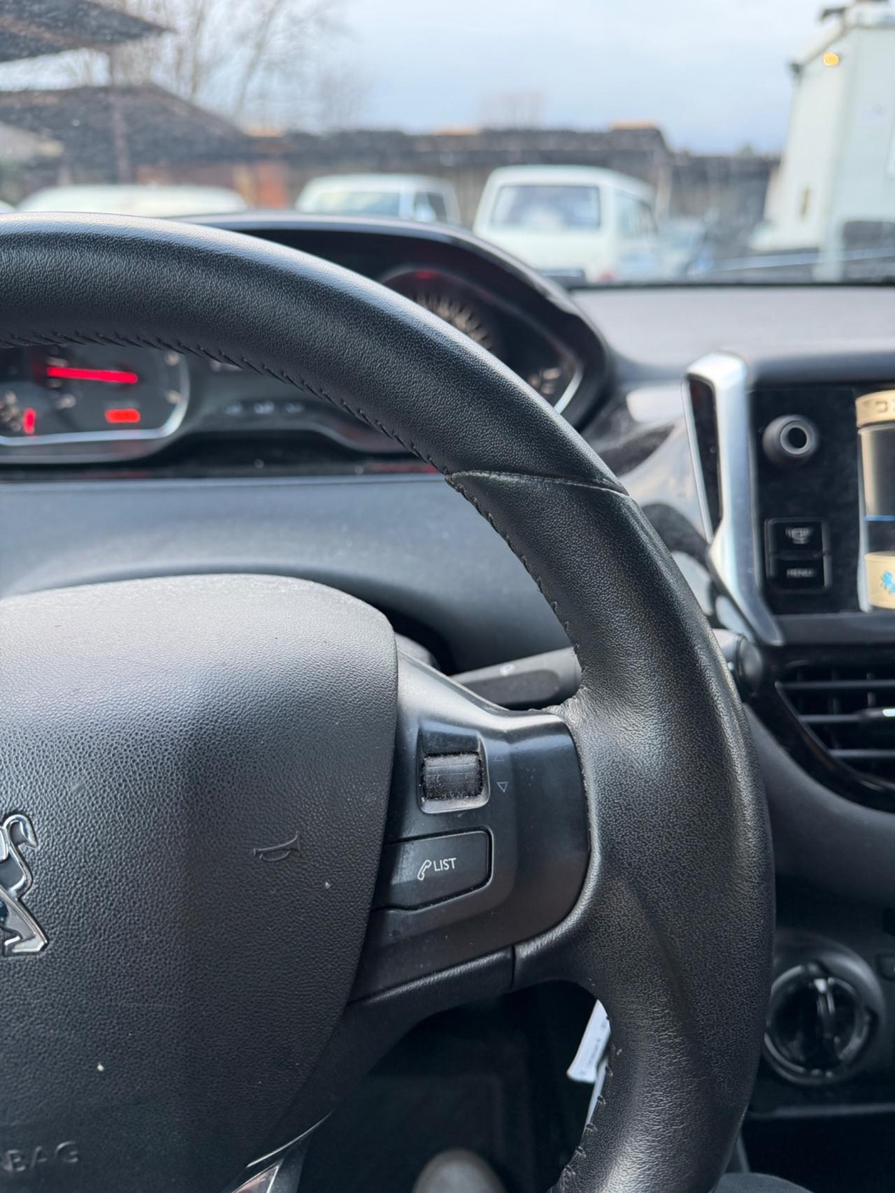 Peugeot 208 1.4 HDi 68 CV 5 porte Allure