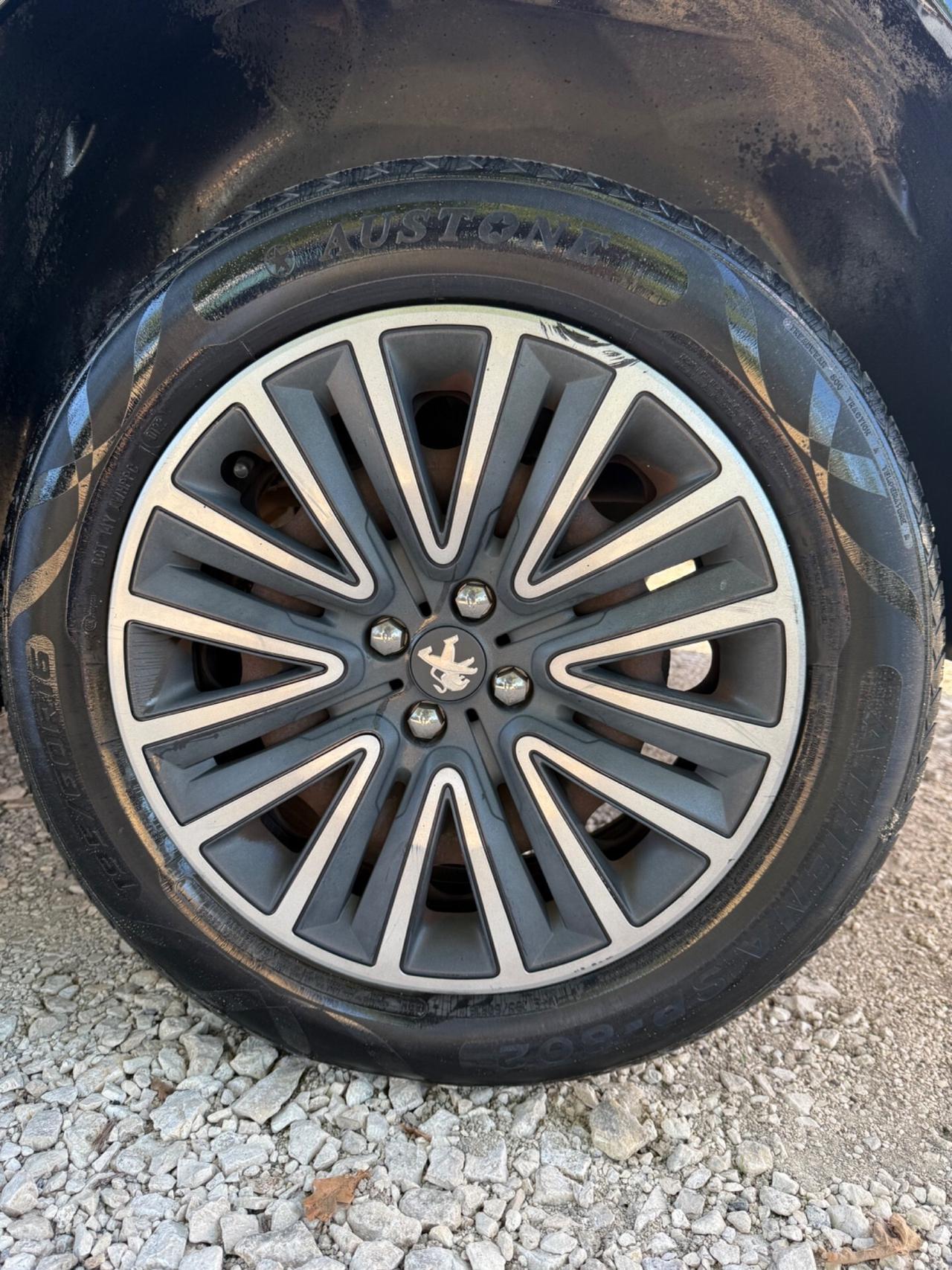 Peugeot 2008 PureTech 82cv neopatentati km certifi