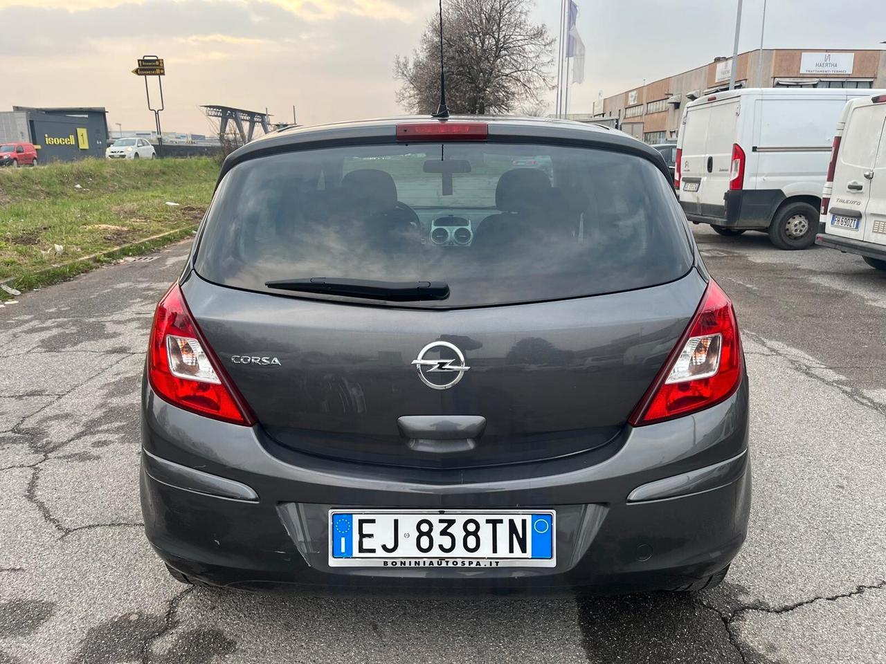Opel Corsa 1.2 5 porte Club