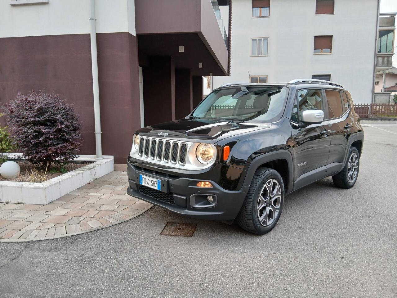 Jeep Renegade 2.0 Mjt 140CV 4WD Active Drive Low Limited tua a € 199 mese
