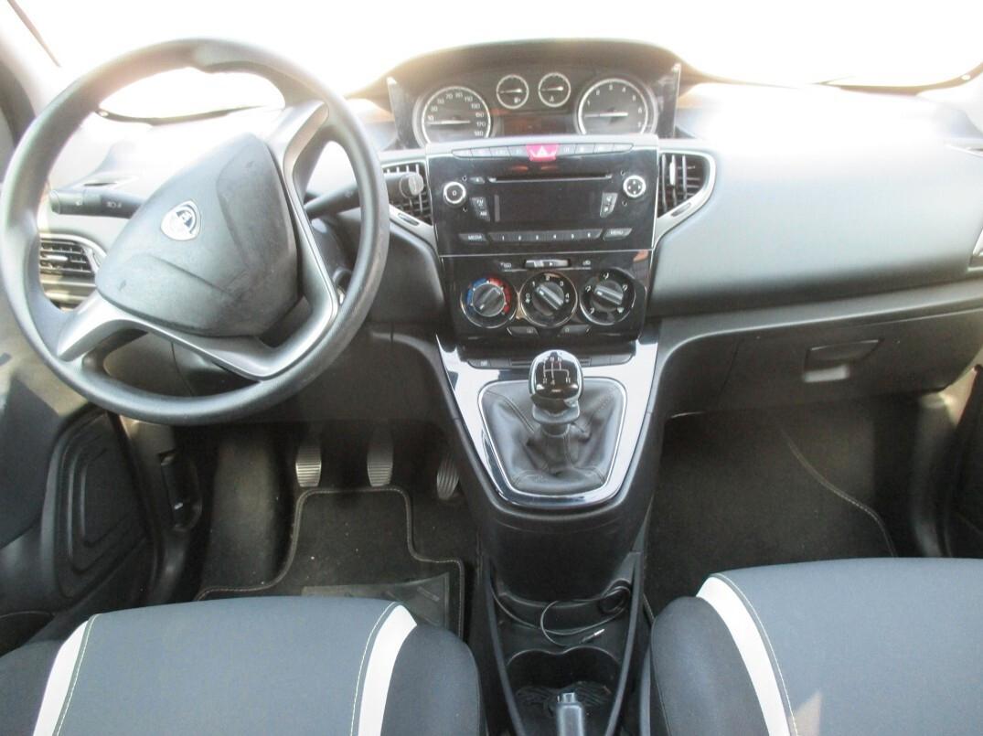 Lancia Ypsilon 0.9 t.air Gold ecochic metano 80cv E6