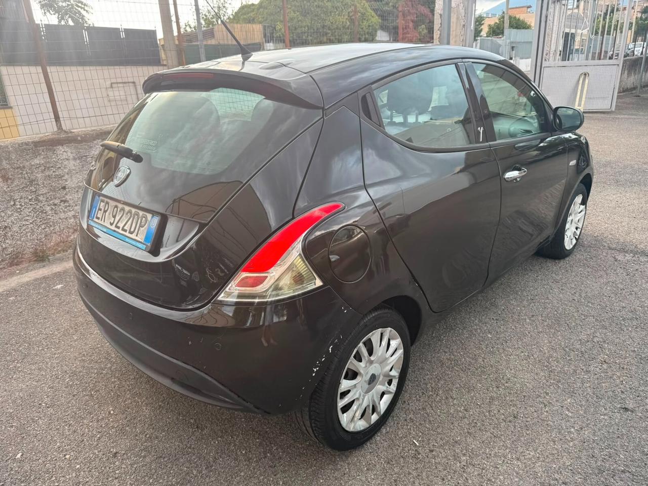 Lancia Ypsilon 1.3 Mjet (consuma olio)