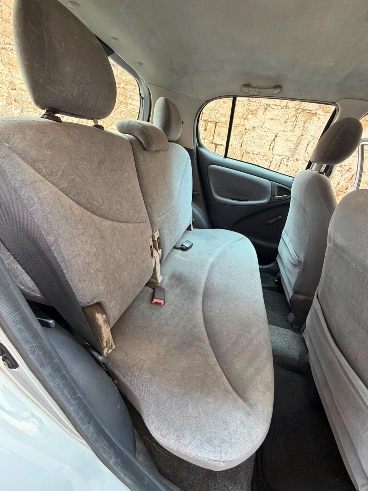 Toyota Yaris 1.0i 16V cat 5 porte Sol