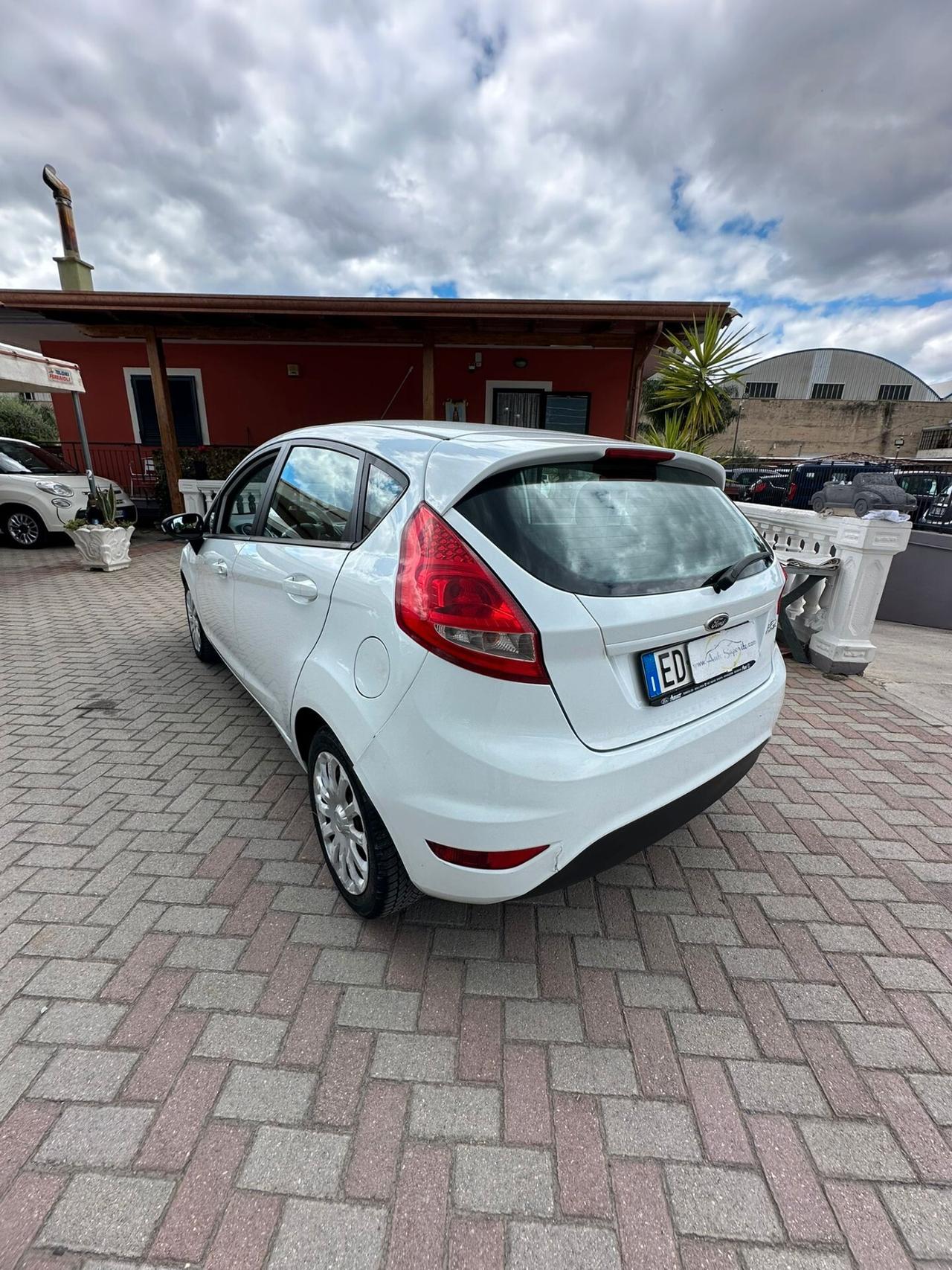Ford Fiesta 1.4 TDCi 70CV 5 porte Titanium