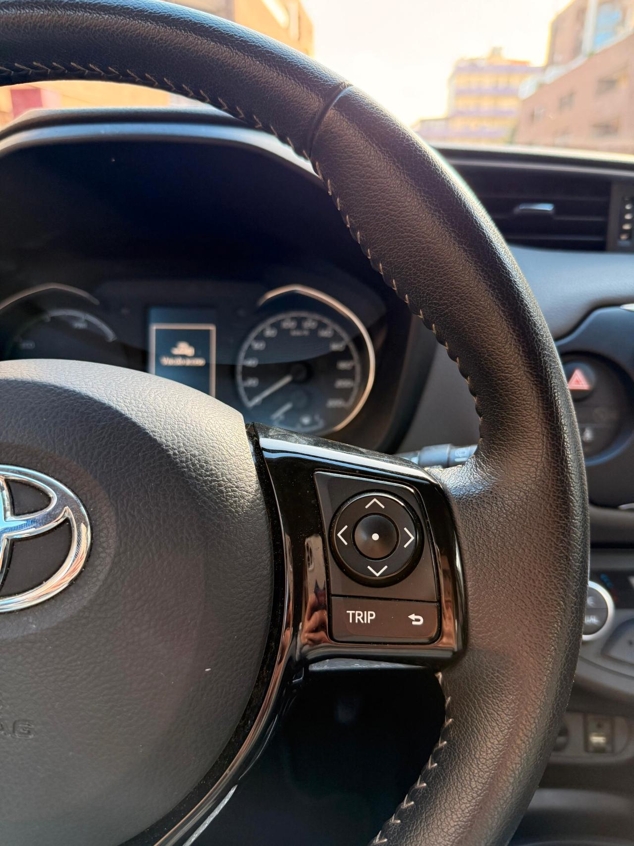 Toyota Yaris 1.5 Hybrid 5 porte Business Telecamera cerchi in lega 15 gomme nuove 4 stagioni