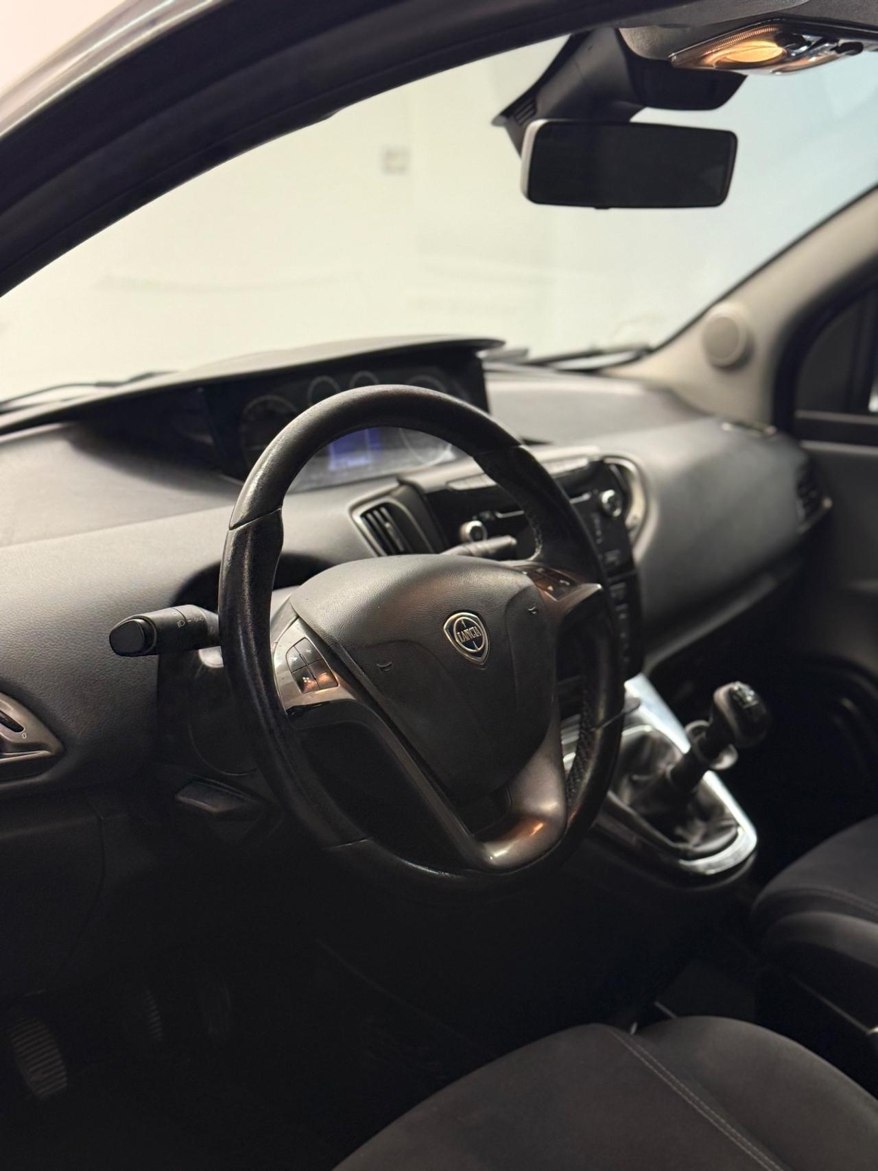 Lancia Ypsilon 0.9 TwinAir 85 CV 5 porte S&S Platinum