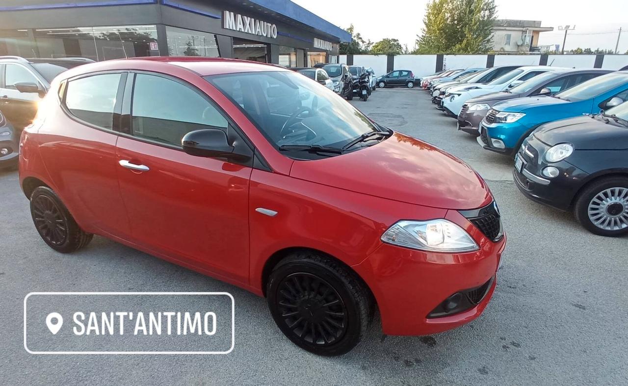 Lancia Ypsilon 1.0 Hybrid